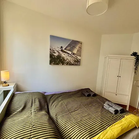 شقة 2-room In Dresden's Neustadt *
